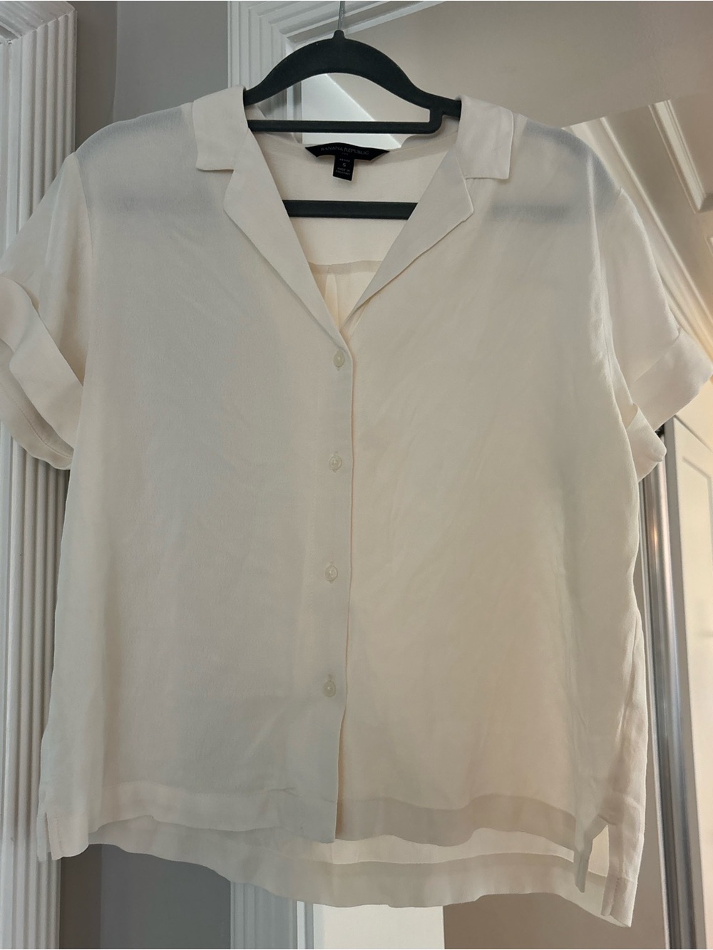 Banana Republic Ivory Short-Sleeve Button Down Blouse, size Small